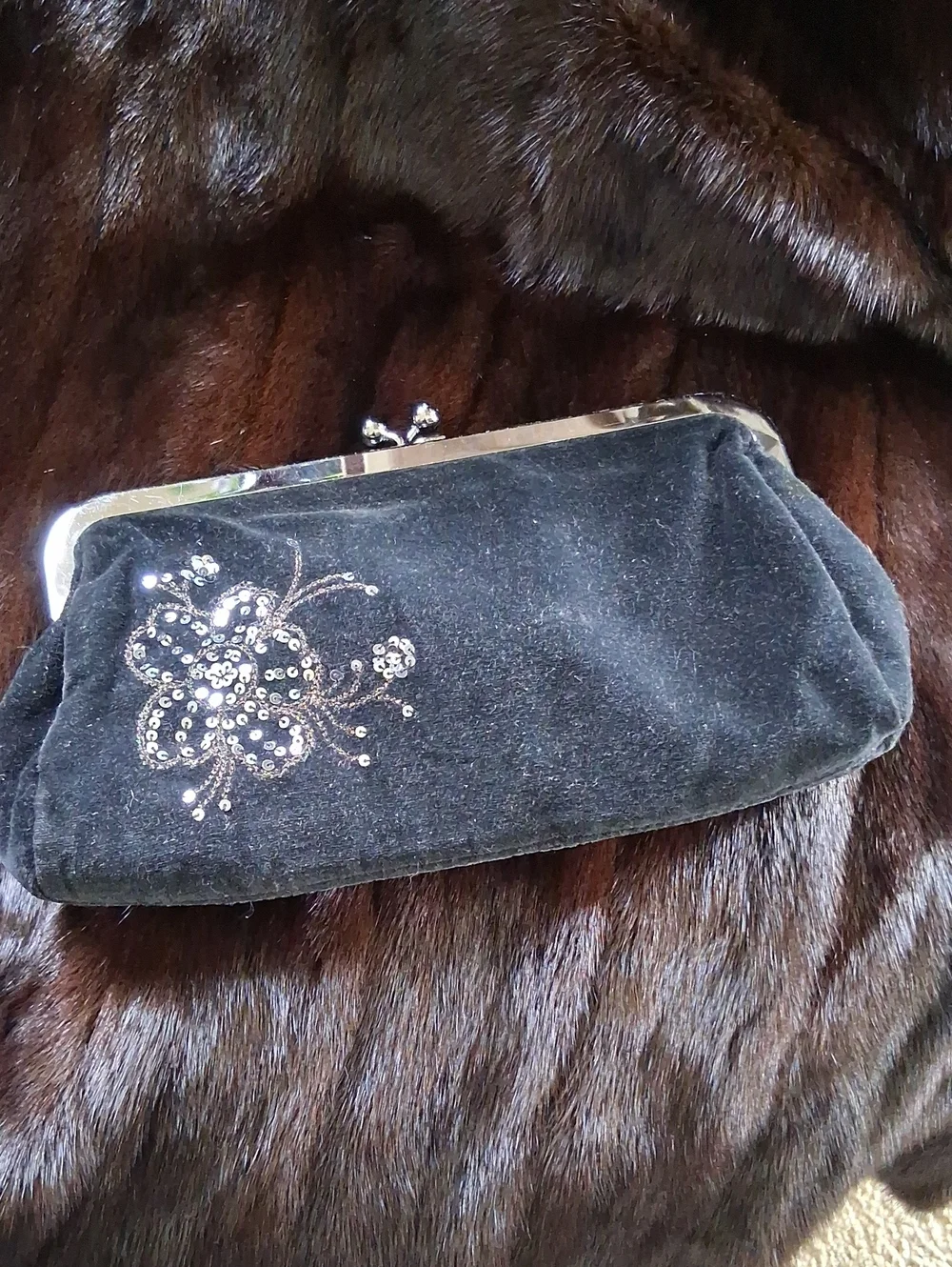 EXPRESS Black Velvet Sequin Floral Clasp Clutch